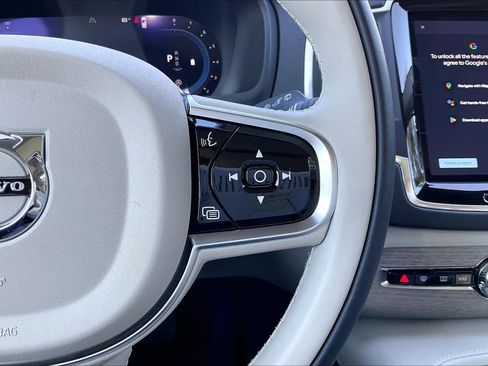 Used 2025 Volvo XC90 B6 Core w/ Climate Package image 22