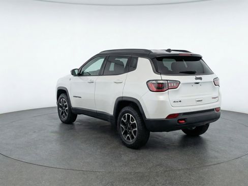 Used 2025 Jeep Compass Trailhawk AWD/4WD image 6