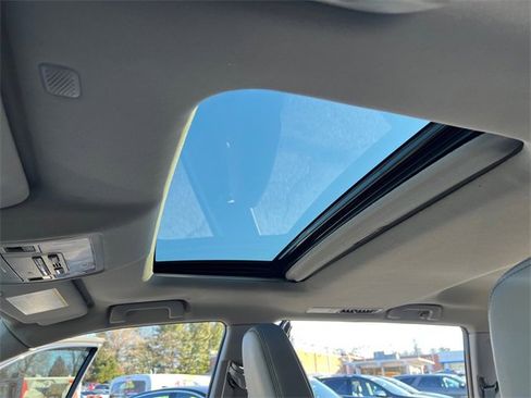 Used 2019 Toyota Highlander XLE image 27