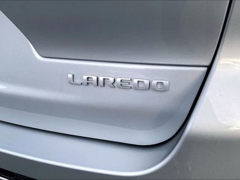 New 2025 Jeep Grand Cherokee L Laredo image 13