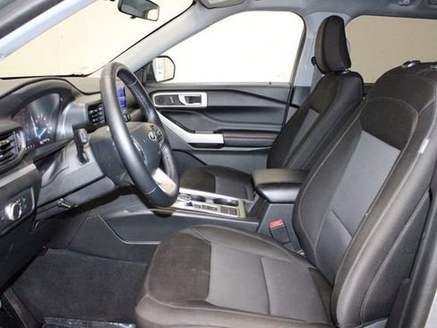 Used 2022 Ford Explorer XLT RWD image 10