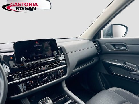 Used 2023 Nissan Pathfinder SV w/ SV Premium Package AWD/4WD image 31