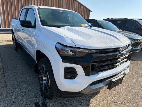 Used 2023 Chevrolet Colorado Z71 w/ Z71 Convenience Package 2 AWD/4WD image 3