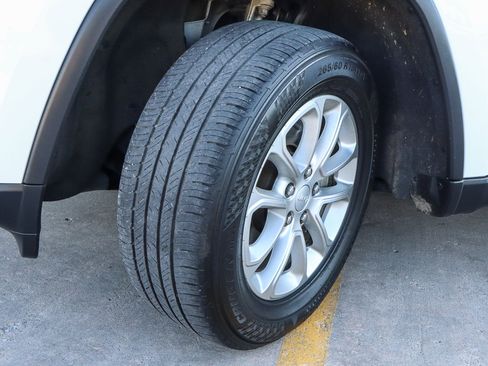 Used 2021 Jeep Grand Cherokee Laredo X image 17