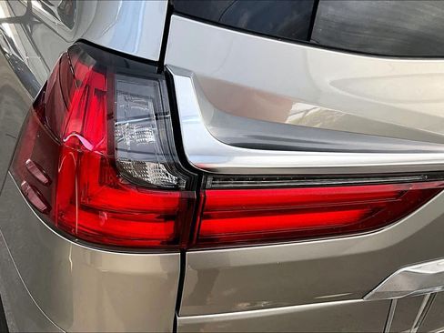 Used 2020 Lexus LX 570 4WD w/ Luxury Package image 29