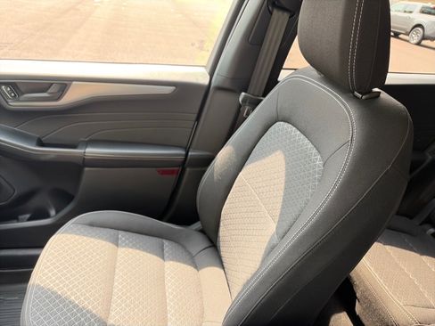 Used 2025 Ford Escape Active AWD/4WD image 17