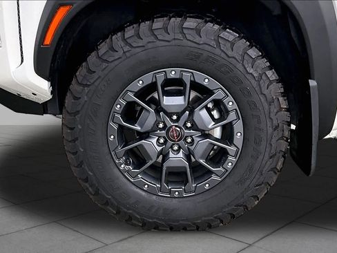 Used 2024 Nissan Frontier PRO-4X w/ Pro Premium Package AWD/4WD image 10
