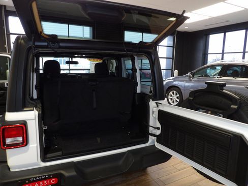 Used 2023 Jeep Wrangler Sport S image 16