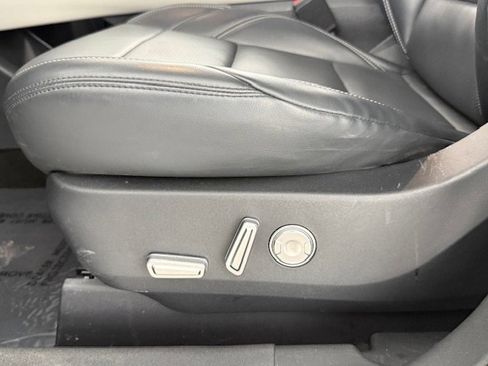 Used 2024 Lincoln Nautilus Premier image 11