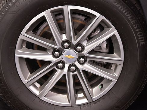 Used 2023 Chevrolet Traverse LT w/ Rear Camera Mirror Package image 9