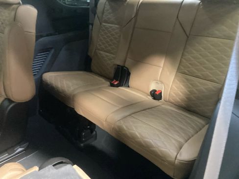 Used 2023 Cadillac Escalade Premium Luxury image 16