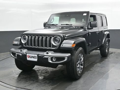 Used 2025 Jeep Wrangler Unlimited Sahara AWD/4WD image 6