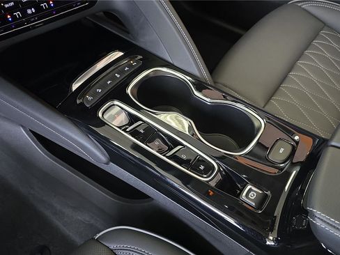 Used 2023 Buick Envision Avenir image 22