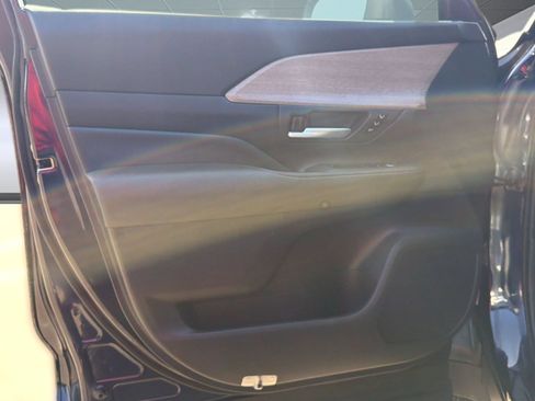 Used 2025 Toyota Grand Highlander FWD image 25