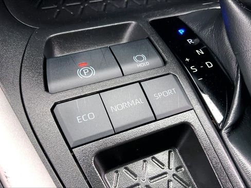 Used 2025 Toyota RAV4 XLE image 33