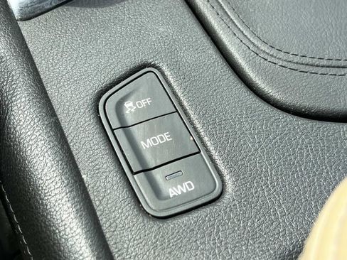 Used 2017 Cadillac XT5 Platinum image 37