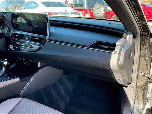 Used 2022 Lexus ES 250 w/ Premium Package image 15