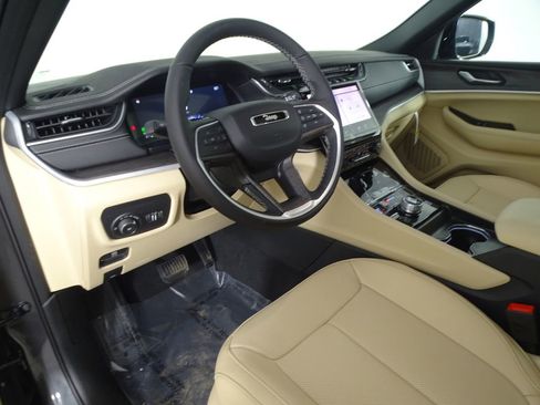 New 2025 Jeep Grand Cherokee L Limited image 27