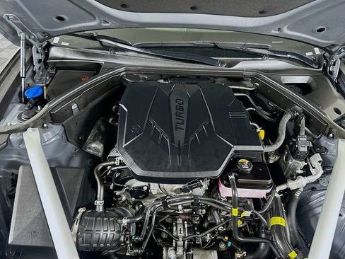 Used 2025 Genesis G70 2.5T image 32