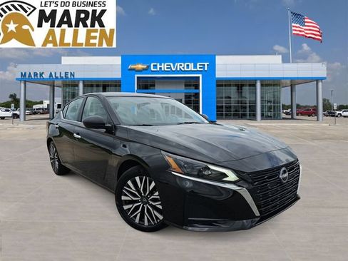 Used 2025 Nissan Altima 2.5 SV FWD image 1