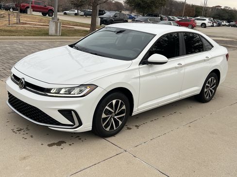 Certified 2025 Volkswagen Jetta S image 5