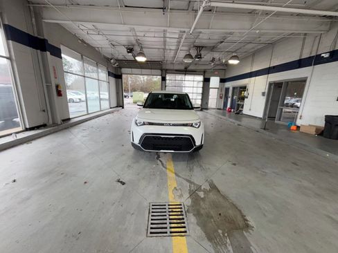 Used 2025 Kia Soul LX w/ LX Technology Package image 22