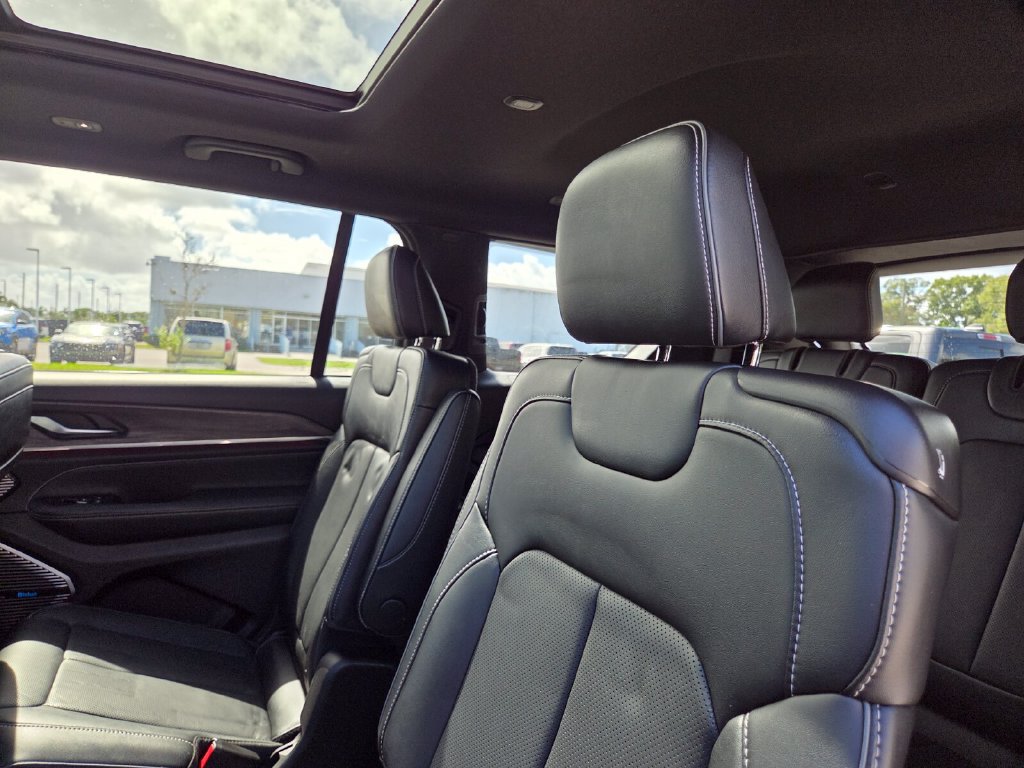 Used 2023 Jeep Grand Cherokee L Overland AWD/4WD image 24
