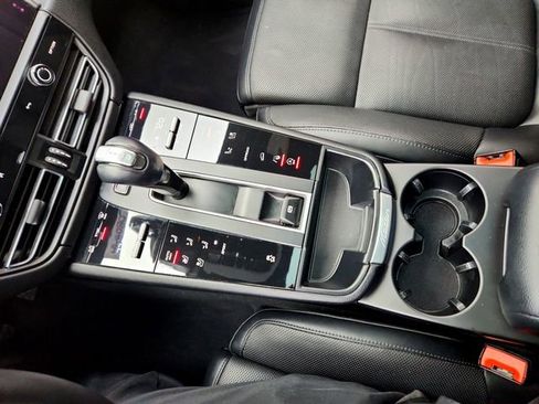 Used 2022 Porsche Macan image 22