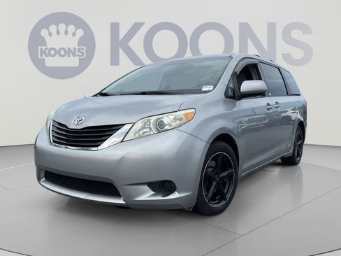 Used 2012 Toyota Sienna LE FWD image 1