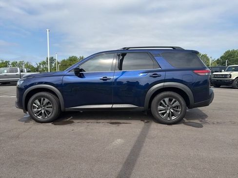 Used 2022 Nissan Pathfinder SV FWD image 13