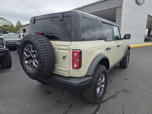 New 2025 Ford Bronco Badlands image 4