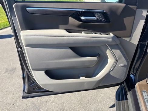 New 2026 Chevrolet Suburban LT image 10