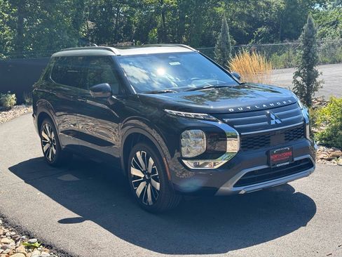 Used 2025 Mitsubishi Outlander AWD image 7