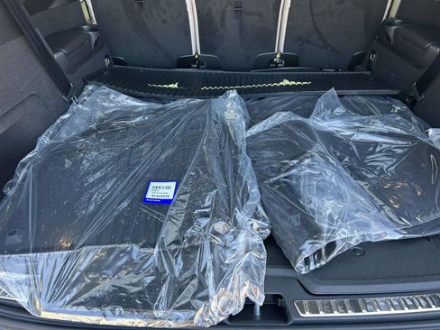 New 2026 Volvo XC90 T8 Plus w/ Protection Package Premier AWD/4WD image 18