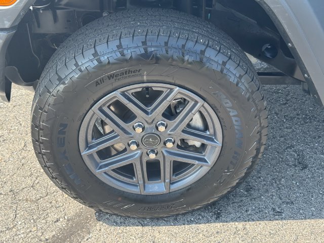 Certified 2025 Jeep Wrangler Sport AWD/4WD image 10