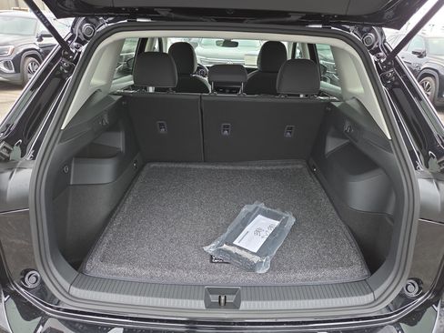 New 2026 Volkswagen Tiguan S FWD image 8
