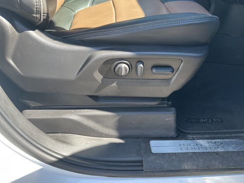 Used 2022 Chevrolet Silverado 3500 High Country w/ Technology Package image 25