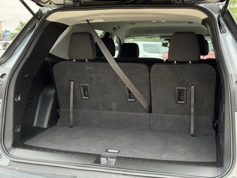 Used 2021 Chevrolet Traverse LS FWD image 32