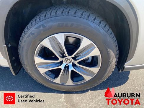 Certified 2024 Toyota Highlander XLE AWD/4WD image 11
