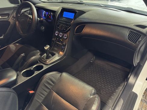 Used 2014 Hyundai Genesis 3.8 image 5