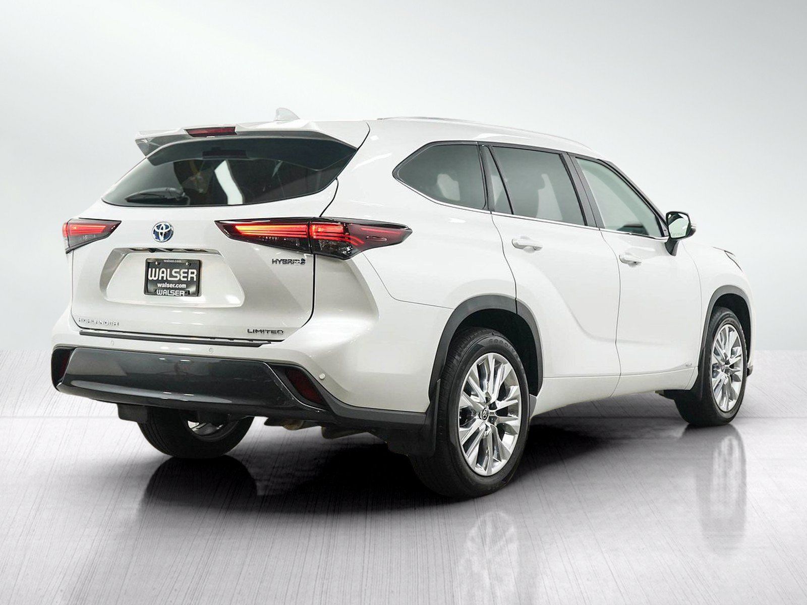 Used 2024 Toyota Highlander Limited AWD/4WD image 6