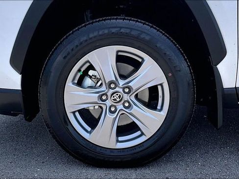 Used 2024 Toyota RAV4 XLE FWD image 30