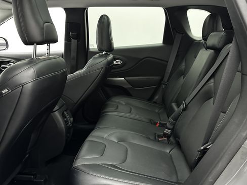 Used 2022 Jeep Cherokee Latitude Lux w/ Sun & Sound Group image 30