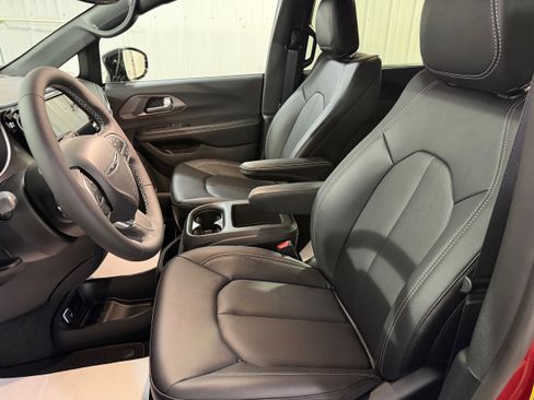 New 2026 Chrysler Pacifica Select AWD/4WD image 12