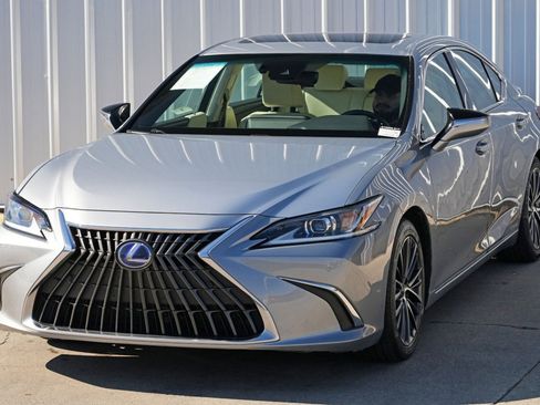 Used 2022 Lexus ES 300h w/ Premium Package image 49