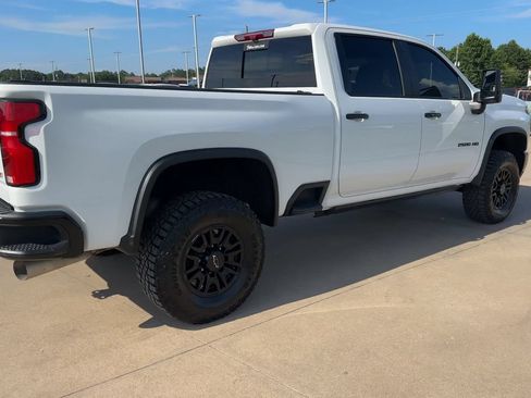 Used 2025 Chevrolet Silverado 2500 ZR2 w/ Technology Package AWD/4WD image 8