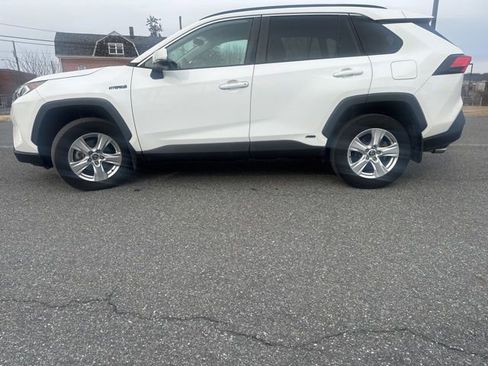 Used 2020 Toyota RAV4 XLE image 5