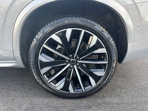 Used 2025 Volvo XC90 B5 Plus image 9