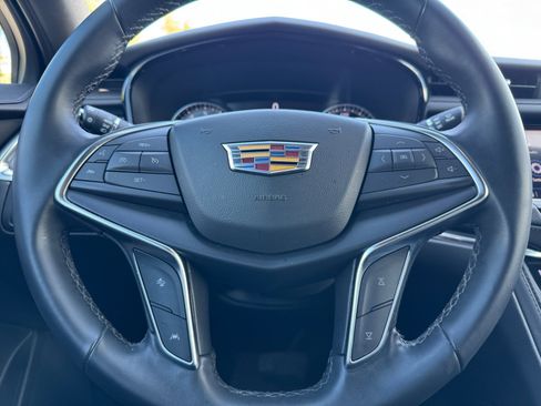 Used 2024 Cadillac XT5 Luxury w/ LPO, Floor Liner Package FWD image 9