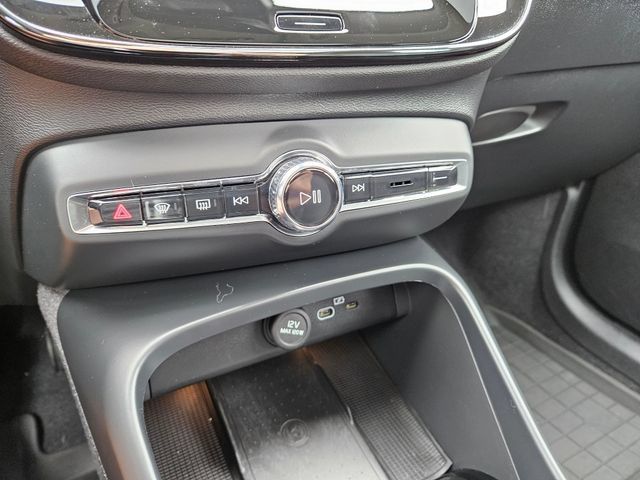 Used 2024 Volvo XC40 B5 Ultimate w/ Protection Package Premier AWD/4WD image 26